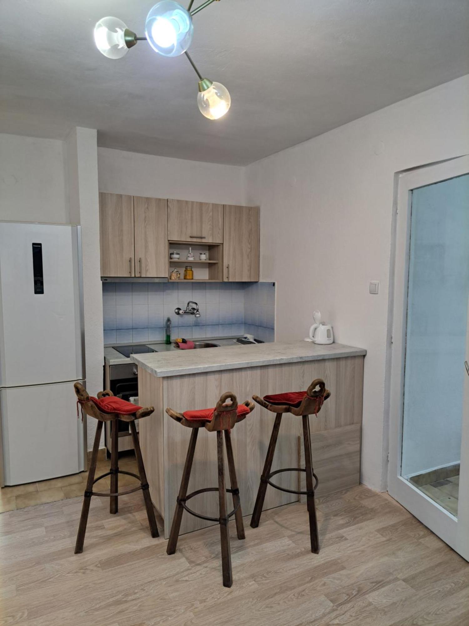 Veronika Apartment *